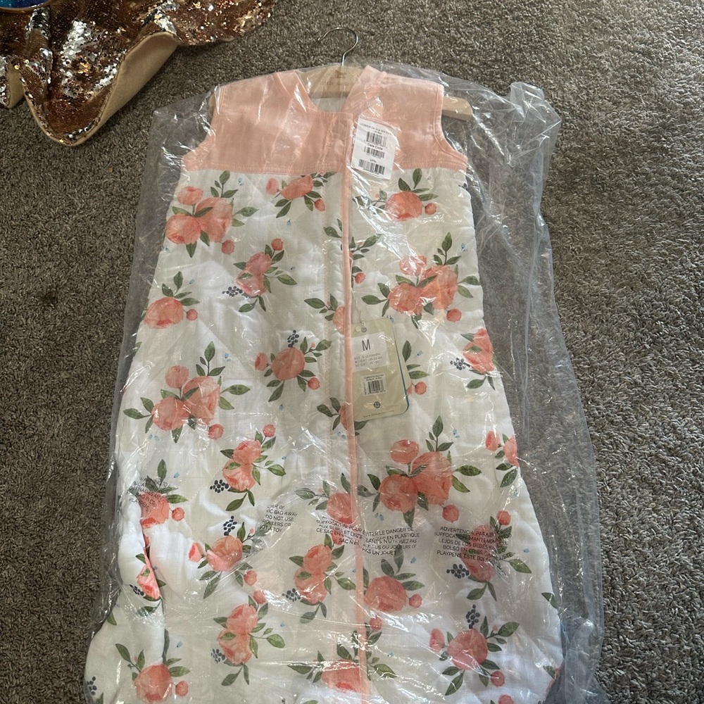 Itzy Ritzy Floral Bib and Sleep Bag Set - Pink and Cream. Little unicorn brands - Picture 13 of 13